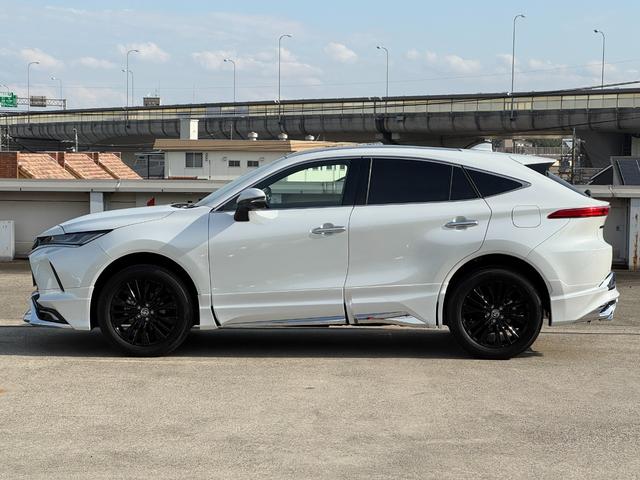 ハリアーハイブリッド Ｚ　レザーパッケージ・ナイトシェード　モデリスタフルエアロ　調光パノラマルーフ　パノラミックビューモニター　ブラインドスポットモニター　純正１２．３型ディスプレイナビ　フルセグＴＶ　寒冷地仕様　レーダークルーズコントロール　ＥＴＣ２．０（17枚目）