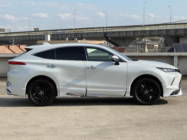 ハリアーハイブリッド Ｚ　レザーパッケージ・ナイトシェード　モデリスタフルエアロ　調光パノラマルーフ　パノラミックビューモニター　ブラインドスポットモニター　純正１２．３型ディスプレイナビ　フルセグＴＶ　寒冷地仕様　レーダークルーズコントロール　ＥＴＣ２．０（19枚目）