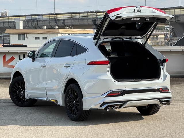 ハリアーハイブリッド Ｚ　レザーパッケージ・ナイトシェード　モデリスタフルエアロ　調光パノラマルーフ　パノラミックビューモニター　ブラインドスポットモニター　純正１２．３型ディスプレイナビ　フルセグＴＶ　寒冷地仕様　レーダークルーズコントロール　ＥＴＣ２．０（31枚目）