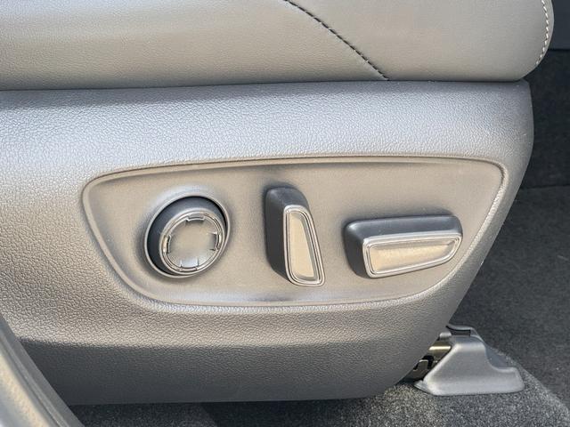 ハリアーハイブリッド Ｚ　レザーパッケージ・ナイトシェード　モデリスタフルエアロ　調光パノラマルーフ　パノラミックビューモニター　ブラインドスポットモニター　純正１２．３型ディスプレイナビ　フルセグＴＶ　寒冷地仕様　レーダークルーズコントロール　ＥＴＣ２．０（41枚目）