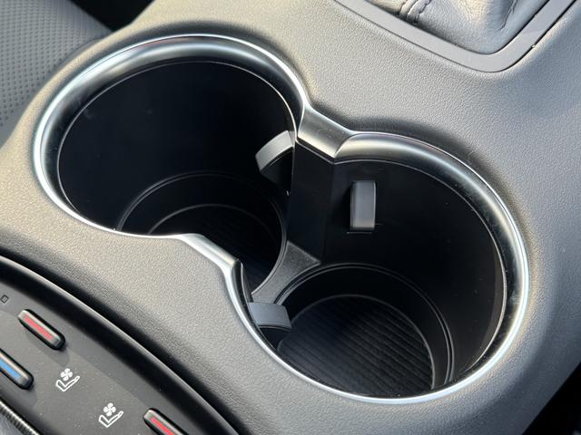 ハリアーハイブリッド Ｚ　レザーパッケージ・ナイトシェード　モデリスタフルエアロ　調光パノラマルーフ　パノラミックビューモニター　ブラインドスポットモニター　純正１２．３型ディスプレイナビ　フルセグＴＶ　寒冷地仕様　レーダークルーズコントロール　ＥＴＣ２．０（66枚目）