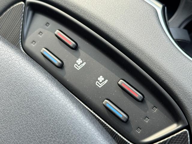 ハリアーハイブリッド Ｚ　レザーパッケージ・ナイトシェード　モデリスタフルエアロ　調光パノラマルーフ　パノラミックビューモニター　ブラインドスポットモニター　純正１２．３型ディスプレイナビ　フルセグＴＶ　寒冷地仕様　レーダークルーズコントロール　ＥＴＣ２．０（67枚目）