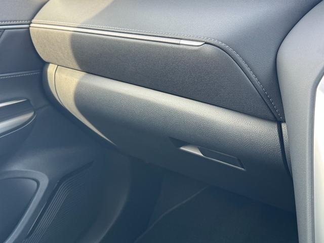 ハリアーハイブリッド Ｚ　レザーパッケージ・ナイトシェード　モデリスタフルエアロ　調光パノラマルーフ　パノラミックビューモニター　ブラインドスポットモニター　純正１２．３型ディスプレイナビ　フルセグＴＶ　寒冷地仕様　レーダークルーズコントロール　ＥＴＣ２．０（69枚目）