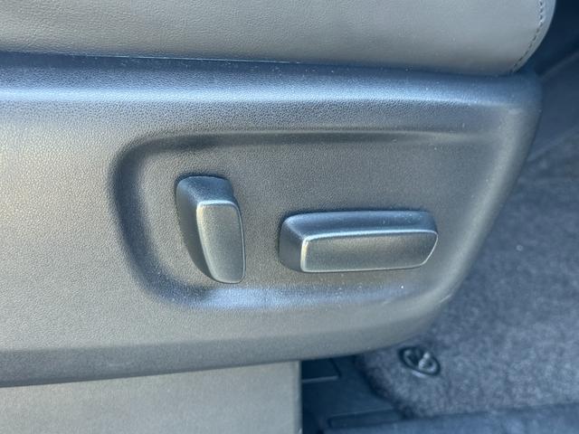 アルファード ２．５Ｓ　Ｃパッケージ　魔裟斗エアロ　４本出マフラー　サンルーフ　デジタルインナーミラー　ブラインドスポットモニタ　純正９型ＤＡ　後席モニター　フルセグＴＶ　ドラレコ　パワーバックドア　シートヒーター＆クーラー　パワーシート（56枚目）