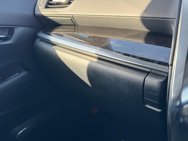 アルファード ２．５Ｓ　Ｃパッケージ　魔裟斗エアロ　４本出マフラー　サンルーフ　デジタルインナーミラー　ブラインドスポットモニタ　純正９型ＤＡ　後席モニター　フルセグＴＶ　ドラレコ　パワーバックドア　シートヒーター＆クーラー　パワーシート（67枚目）