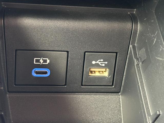 ヴォクシー ハイブリッドS-Z 10.5型DA フルセグTV 13.2型後席モニター パワーバックドア 前席、後席シートヒーター 三眼LEDヘッドライト CD,DVDデッキ AC100V電源 ETC2.0 純正17AW HDMI端子(61枚目)