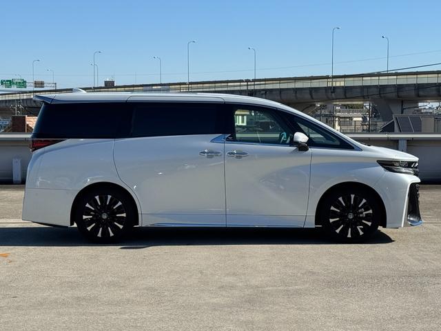 TOYOTA VELLFIRE HYBRID EXECUTIVE LOUNGE