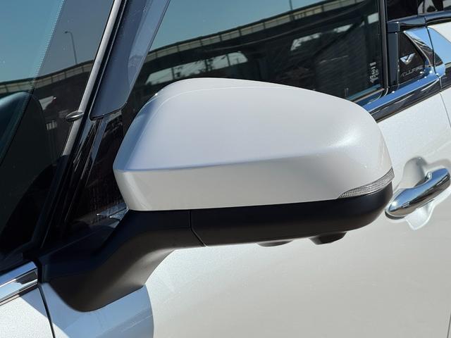 TOYOTA VELLFIRE HYBRID EXECUTIVE LOUNGE