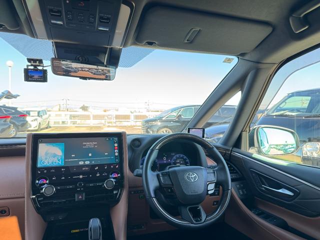 TOYOTA VELLFIRE HYBRID EXECUTIVE LOUNGE