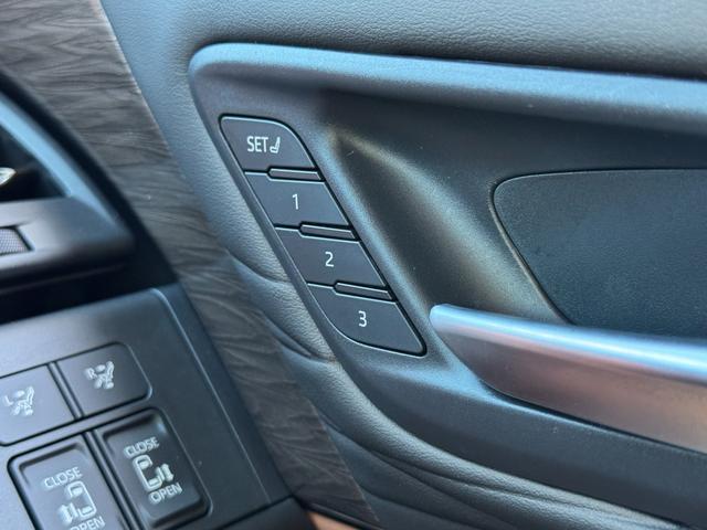 TOYOTA VELLFIRE HYBRID EXECUTIVE LOUNGE