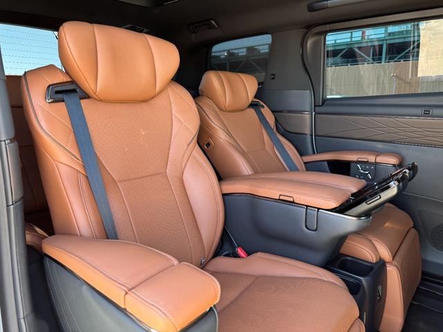 TOYOTA VELLFIRE HYBRID EXECUTIVE LOUNGE