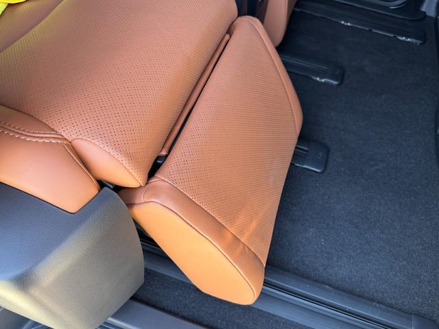 TOYOTA VELLFIRE HYBRID EXECUTIVE LOUNGE