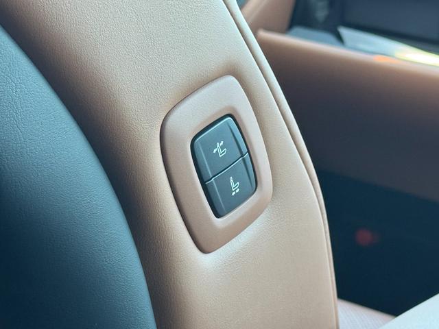 TOYOTA VELLFIRE HYBRID EXECUTIVE LOUNGE