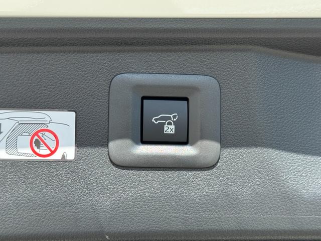 TOYOTA VELLFIRE HYBRID EXECUTIVE LOUNGE