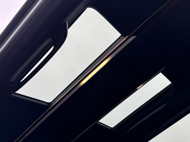 ヴェルファイアハイブリッド Ｚ　プレミア　４ＷＤ　茶内装　左右独立ムーンルーフ　デジタルインナーミラー　ユニバーサルステップ　ＢＳＭ　寒冷地仕様　１４型ＤＡ　フルセグ　パノラミックビューモニタ　置くだけ充電　ＨＵＤ　ＥＴＣ２．０　ＡＣ１００Ｖ（4枚目）