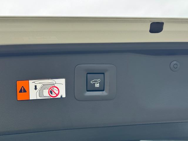 ヴェルファイアハイブリッド Ｚ　プレミア　４ＷＤ　茶内装　左右独立ムーンルーフ　デジタルインナーミラー　ユニバーサルステップ　ＢＳＭ　寒冷地仕様　１４型ＤＡ　フルセグ　パノラミックビューモニタ　置くだけ充電　ＨＵＤ　ＥＴＣ２．０　ＡＣ１００Ｖ（43枚目）