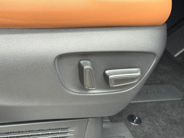 ヴェルファイアハイブリッド Ｚ　プレミア　４ＷＤ　茶内装　左右独立ムーンルーフ　デジタルインナーミラー　ユニバーサルステップ　ＢＳＭ　寒冷地仕様　１４型ＤＡ　フルセグ　パノラミックビューモニタ　置くだけ充電　ＨＵＤ　ＥＴＣ２．０　ＡＣ１００Ｖ（53枚目）