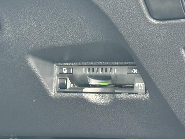 プリウス Ｓ　車検２年付　ｃａｒｒｏｚｚｅｒｉａナビ　フルセグ　バックカメラ　スペアタイヤ　ＡＣ１００Ｖ電源　レーダークルーズコントロール　ドライブレコーダ　トヨタセーフティセンス　ＬＥＤヘッドライト　オートライト（8枚目）