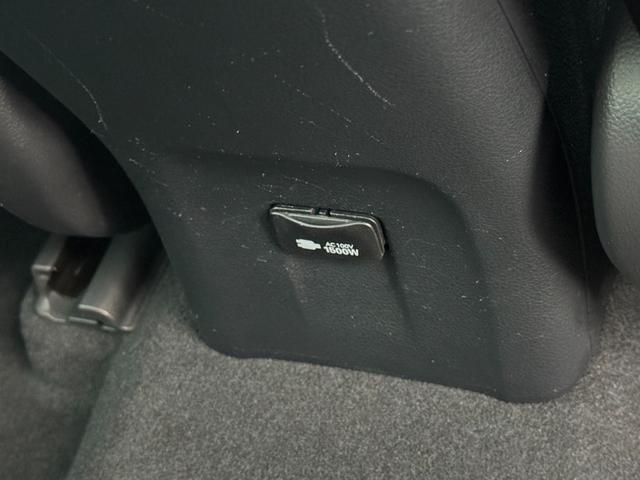 プリウス Ｓ　車検２年付　ｃａｒｒｏｚｚｅｒｉａナビ　フルセグ　バックカメラ　スペアタイヤ　ＡＣ１００Ｖ電源　レーダークルーズコントロール　ドライブレコーダ　トヨタセーフティセンス　ＬＥＤヘッドライト　オートライト（9枚目）