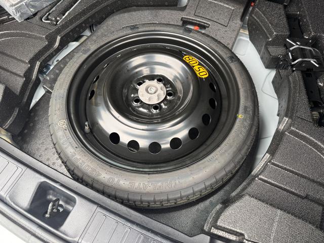 プリウス Ｓ　車検２年付　ｃａｒｒｏｚｚｅｒｉａナビ　フルセグ　バックカメラ　スペアタイヤ　ＡＣ１００Ｖ電源　レーダークルーズコントロール　ドライブレコーダ　トヨタセーフティセンス　ＬＥＤヘッドライト　オートライト（11枚目）