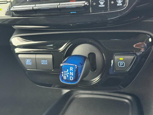 プリウス Ｓ　車検２年付　ｃａｒｒｏｚｚｅｒｉａナビ　フルセグ　バックカメラ　スペアタイヤ　ＡＣ１００Ｖ電源　レーダークルーズコントロール　ドライブレコーダ　トヨタセーフティセンス　ＬＥＤヘッドライト　オートライト（64枚目）