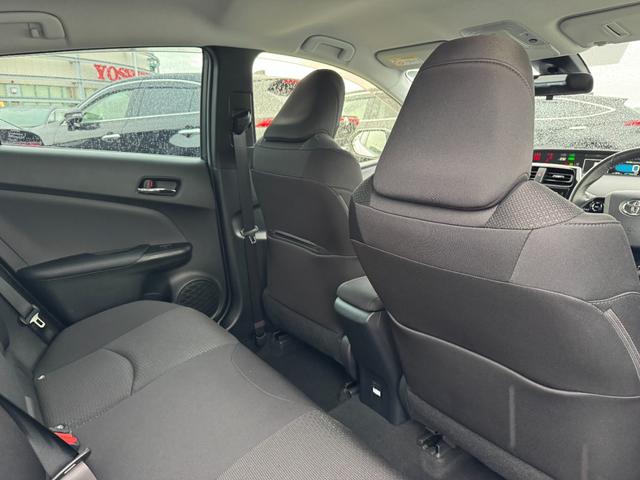 プリウス Ｓ　車検２年付　ｃａｒｒｏｚｚｅｒｉａナビ　フルセグ　バックカメラ　スペアタイヤ　ＡＣ１００Ｖ電源　レーダークルーズコントロール　ドライブレコーダ　トヨタセーフティセンス　ＬＥＤヘッドライト　オートライト（72枚目）