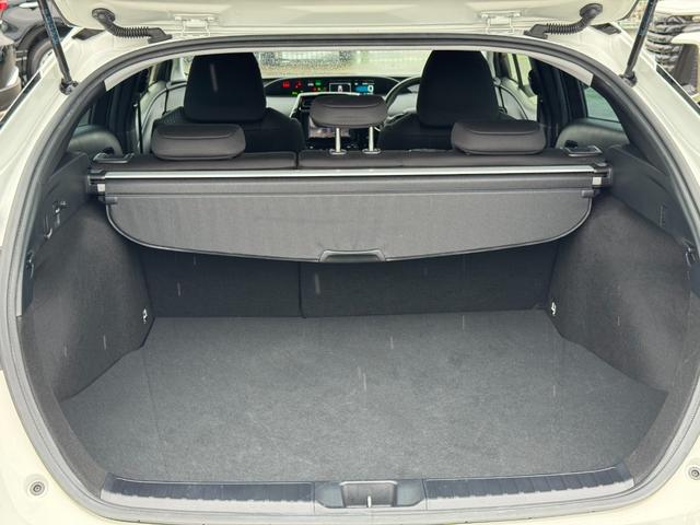 プリウス Ｓ　車検２年付　ｃａｒｒｏｚｚｅｒｉａナビ　フルセグ　バックカメラ　スペアタイヤ　ＡＣ１００Ｖ電源　レーダークルーズコントロール　ドライブレコーダ　トヨタセーフティセンス　ＬＥＤヘッドライト　オートライト（77枚目）