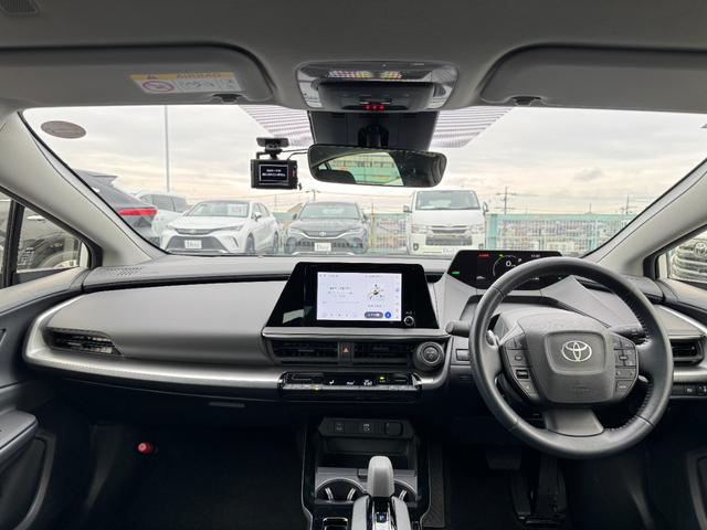 プリウス Ｕ　純正ディスプレイオーディオ　フルセグＴＶ　バックカメラ　前後ドライブレコーダー　ＡＣ１００Ｖ電源　ＥＴＣ２．０　ＵＳＢポート　　トヨタセーフティセンス　ＬＥＤヘッドライト　レーダークルーズコントロール（3枚目）