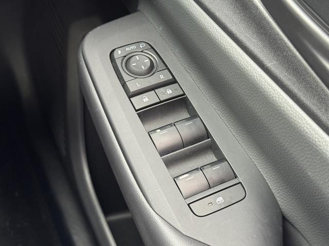 プリウス Ｕ　純正ディスプレイオーディオ　フルセグＴＶ　バックカメラ　前後ドライブレコーダー　ＡＣ１００Ｖ電源　ＥＴＣ２．０　ＵＳＢポート　　トヨタセーフティセンス　ＬＥＤヘッドライト　レーダークルーズコントロール（43枚目）