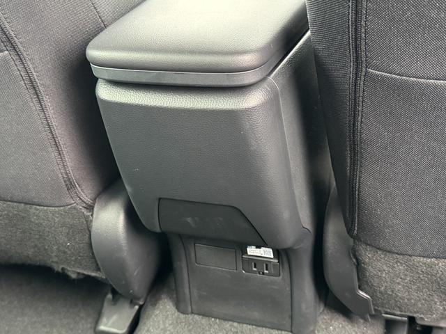 プリウス Ｕ　純正ディスプレイオーディオ　フルセグＴＶ　バックカメラ　前後ドライブレコーダー　ＡＣ１００Ｖ電源　ＥＴＣ２．０　ＵＳＢポート　　トヨタセーフティセンス　ＬＥＤヘッドライト　レーダークルーズコントロール（71枚目）