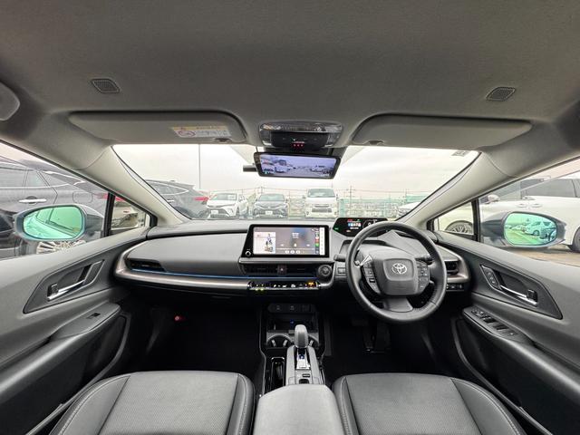 プリウス Ｚ　ＡＩＭＧＡＩＮエアロ　ＲＹＳ１９ＡＷ　デジタルミラー　ブラインドスポットモニタ　パノラミックビューモニター　純正１２．３型ナビ　フルセグ　パワーバックドア　ＡＣ１００Ｖ電源　置くだけ充電　ＥＴＣ２．０（3枚目）