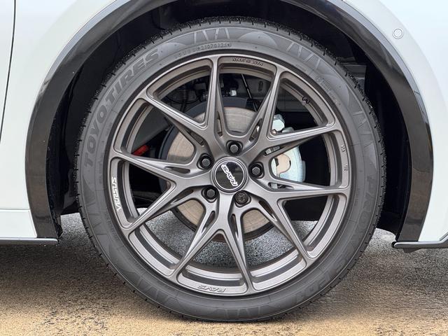 プリウス Ｚ　ＡＩＭＧＡＩＮエアロ　ＲＹＳ１９ＡＷ　デジタルミラー　ブラインドスポットモニタ　パノラミックビューモニター　純正１２．３型ナビ　フルセグ　パワーバックドア　ＡＣ１００Ｖ電源　置くだけ充電　ＥＴＣ２．０（7枚目）