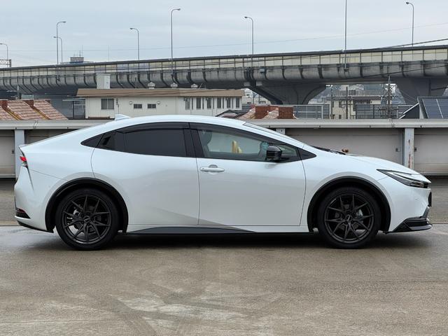 プリウス Ｚ　ＡＩＭＧＡＩＮエアロ　ＲＹＳ１９ＡＷ　デジタルミラー　ブラインドスポットモニタ　パノラミックビューモニター　純正１２．３型ナビ　フルセグ　パワーバックドア　ＡＣ１００Ｖ電源　置くだけ充電　ＥＴＣ２．０（18枚目）