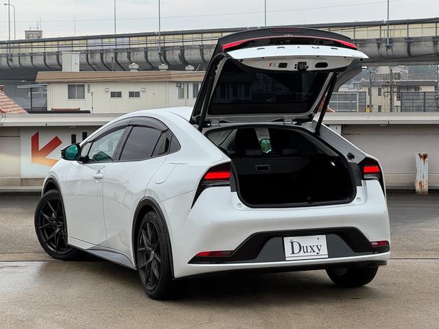 プリウス Ｚ　ＡＩＭＧＡＩＮエアロ　ＲＹＳ１９ＡＷ　デジタルミラー　ブラインドスポットモニタ　パノラミックビューモニター　純正１２．３型ナビ　フルセグ　パワーバックドア　ＡＣ１００Ｖ電源　置くだけ充電　ＥＴＣ２．０（21枚目）