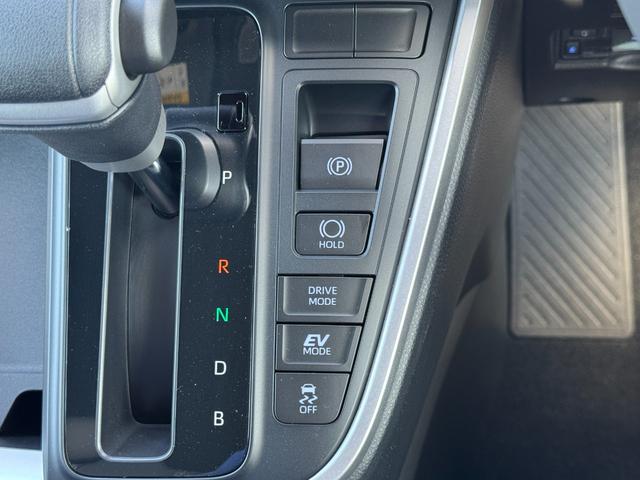 �^�]�Ȃ����ő��삷����̂ŁA�M�A��؂�ւ��邱�ƂŎԂ̑��x�⑖�s�󋵂ɍ��킹�ăG���W���o�͂𒲐����܂��B��Ƀ}�j���A���g�����X�~�b�V�����i�l�s�j�ԂŎg���܂��B�`�s�Ԃł́A�V�t�g���o�[�𑀍삷�邱��