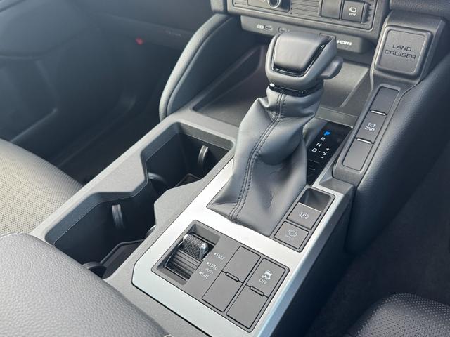 ランドクルーザー２５０ ＶＸ　モデリスタパッケージ　丸目ヘッドライト　トヨタチームメイト　パノラミックビューモニター　ブラインドスポットモニター　ルーフレール　デジタルインナーミラー　ＥＴＣ　ベンチレーション　クルーズコントロール（61枚目）