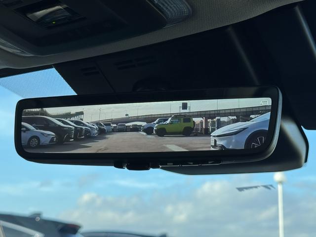 プリウス Ｚ　全周囲カメラ　１２．３型ナビ　フルセグ　ＢＳＭ　デジタルインナーミラー　アダパンストパーク　アドパンストドライブ　レーダークルーズコントロール　トヨタセーフティーセンス　ＥＴＣ２．０　ベンチレーション（4枚目）