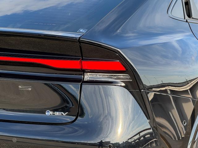 プリウス Ｚ　全周囲カメラ　１２．３型ナビ　フルセグ　ＢＳＭ　デジタルインナーミラー　アダパンストパーク　アドパンストドライブ　レーダークルーズコントロール　トヨタセーフティーセンス　ＥＴＣ２．０　ベンチレーション（32枚目）