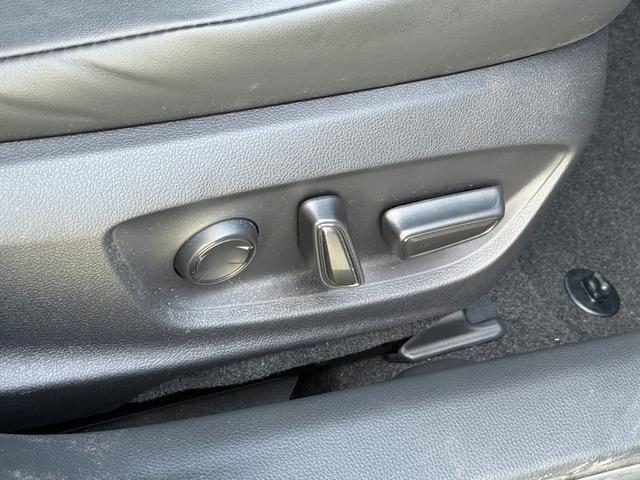 プリウス Ｚ　全周囲カメラ　１２．３型ナビ　フルセグ　ＢＳＭ　デジタルインナーミラー　アダパンストパーク　アドパンストドライブ　レーダークルーズコントロール　トヨタセーフティーセンス　ＥＴＣ２．０　ベンチレーション（44枚目）