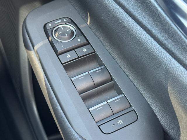 プリウス Ｚ　全周囲カメラ　１２．３型ナビ　フルセグ　ＢＳＭ　デジタルインナーミラー　アダパンストパーク　アドパンストドライブ　レーダークルーズコントロール　トヨタセーフティーセンス　ＥＴＣ２．０　ベンチレーション（47枚目）