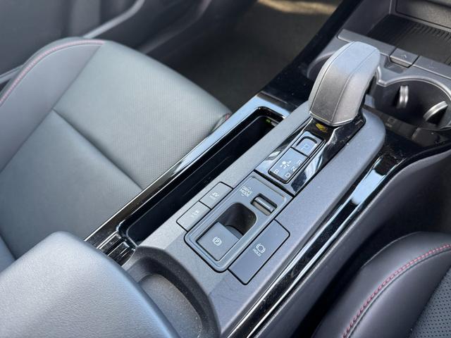 プリウス Ｚ　全周囲カメラ　１２．３型ナビ　フルセグ　ＢＳＭ　デジタルインナーミラー　アダパンストパーク　アドパンストドライブ　レーダークルーズコントロール　トヨタセーフティーセンス　ＥＴＣ２．０　ベンチレーション（67枚目）