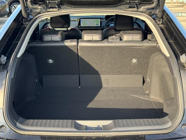 プリウス Ｚ　全周囲カメラ　１２．３型ナビ　フルセグ　ＢＳＭ　デジタルインナーミラー　アダパンストパーク　アドパンストドライブ　レーダークルーズコントロール　トヨタセーフティーセンス　ＥＴＣ２．０　ベンチレーション（76枚目）