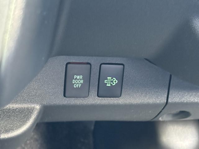 ハイエースバン スーパーＧＬ　ダークプライムＩＩ　全周囲カメラ　両側パワースライドドア　寒冷地仕様　アクセサリーコンセント　リアフォグ　トヨタセーフティーセンス　フロントグリルダークメッキ　バックドアガーニッシュダークメッキ　本革巻きステアリング木目（5枚目）