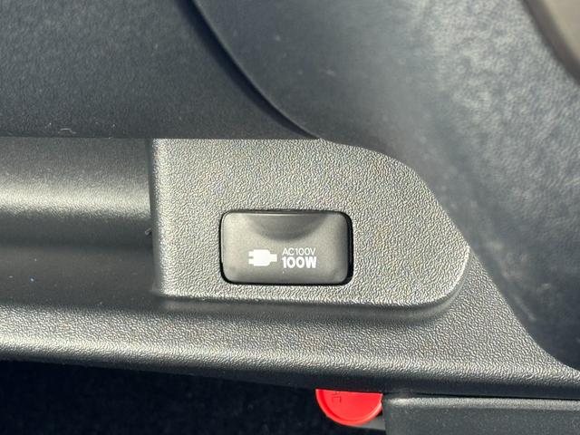 ハイエースバン スーパーＧＬ　ダークプライムＩＩ　全周囲カメラ　両側パワースライドドア　寒冷地仕様　アクセサリーコンセント　リアフォグ　トヨタセーフティーセンス　フロントグリルダークメッキ　バックドアガーニッシュダークメッキ　本革巻きステアリング木目（6枚目）