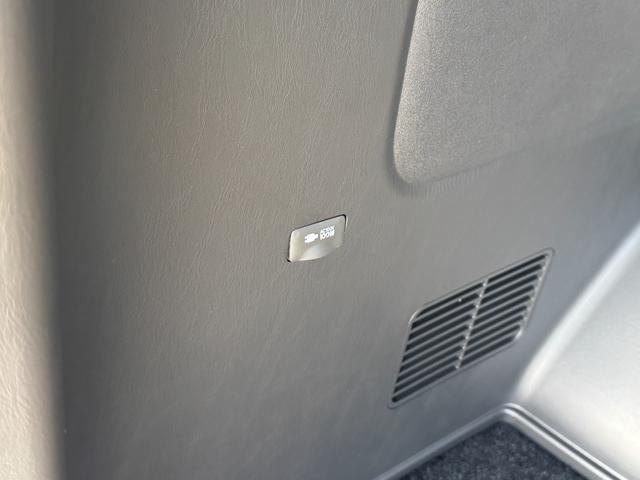 ハイエースバン スーパーＧＬ　ダークプライムＩＩ　全周囲カメラ　両側パワースライドドア　寒冷地仕様　アクセサリーコンセント　リアフォグ　トヨタセーフティーセンス　フロントグリルダークメッキ　バックドアガーニッシュダークメッキ　本革巻きステアリング木目（7枚目）