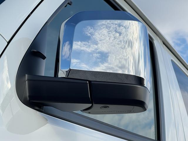 ハイエースバン スーパーＧＬ　ダークプライムＩＩ　全周囲カメラ　両側パワースライドドア　寒冷地仕様　アクセサリーコンセント　リアフォグ　トヨタセーフティーセンス　フロントグリルダークメッキ　バックドアガーニッシュダークメッキ　本革巻きステアリング木目（26枚目）