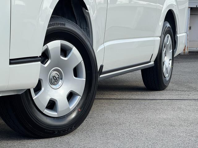 ハイエースバン スーパーＧＬ　ダークプライムＩＩ　全周囲カメラ　両側パワースライドドア　寒冷地仕様　アクセサリーコンセント　リアフォグ　トヨタセーフティーセンス　フロントグリルダークメッキ　バックドアガーニッシュダークメッキ　本革巻きステアリング木目（27枚目）