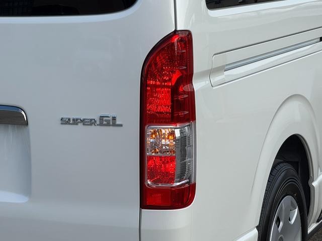 ハイエースバン スーパーＧＬ　ダークプライムＩＩ　全周囲カメラ　両側パワースライドドア　寒冷地仕様　アクセサリーコンセント　リアフォグ　トヨタセーフティーセンス　フロントグリルダークメッキ　バックドアガーニッシュダークメッキ　本革巻きステアリング木目（30枚目）