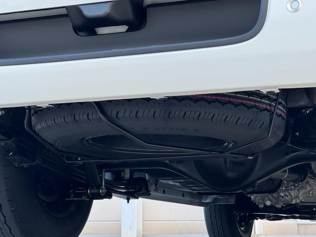 ハイエースバン スーパーＧＬ　ダークプライムＩＩ　全周囲カメラ　両側パワースライドドア　寒冷地仕様　アクセサリーコンセント　リアフォグ　トヨタセーフティーセンス　フロントグリルダークメッキ　バックドアガーニッシュダークメッキ　本革巻きステアリング木目（35枚目）