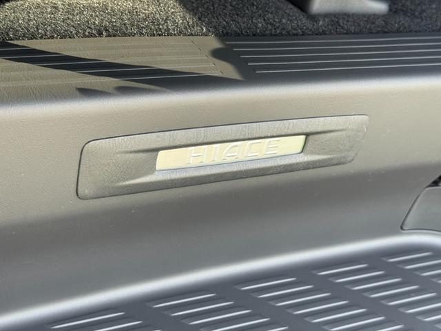 ハイエースバン スーパーＧＬ　ダークプライムＩＩ　全周囲カメラ　両側パワースライドドア　寒冷地仕様　アクセサリーコンセント　リアフォグ　トヨタセーフティーセンス　フロントグリルダークメッキ　バックドアガーニッシュダークメッキ　本革巻きステアリング木目（67枚目）